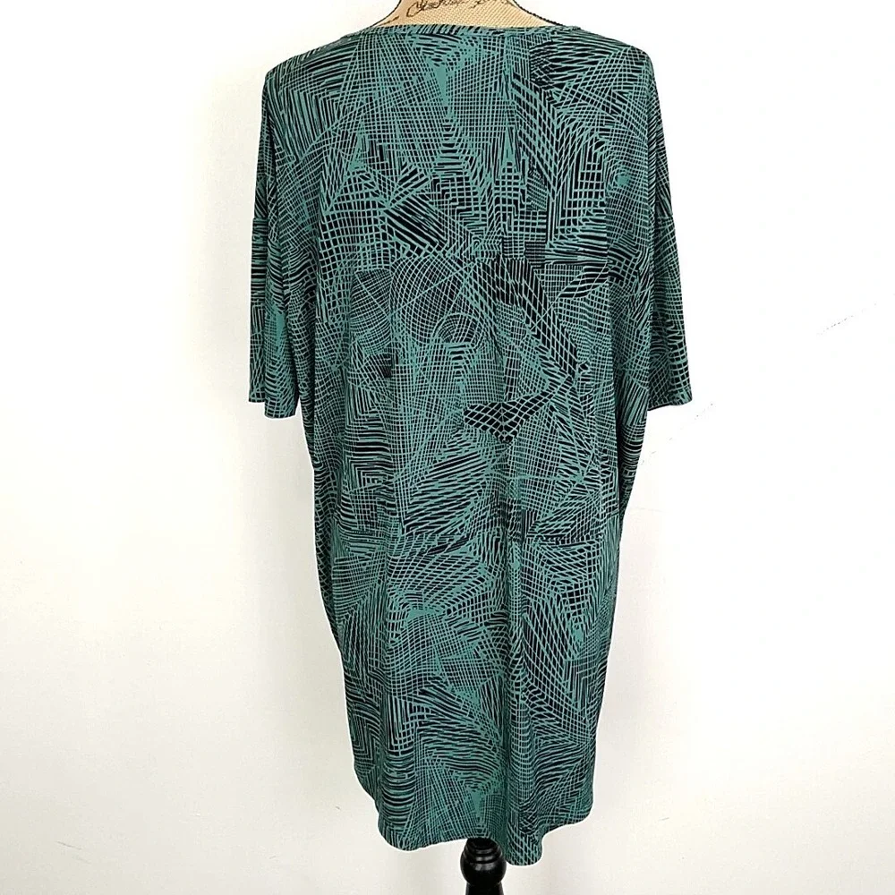 LuLaRoe Irma Tunic Women S Green Black Geometric Short Sleeve Oversized Top